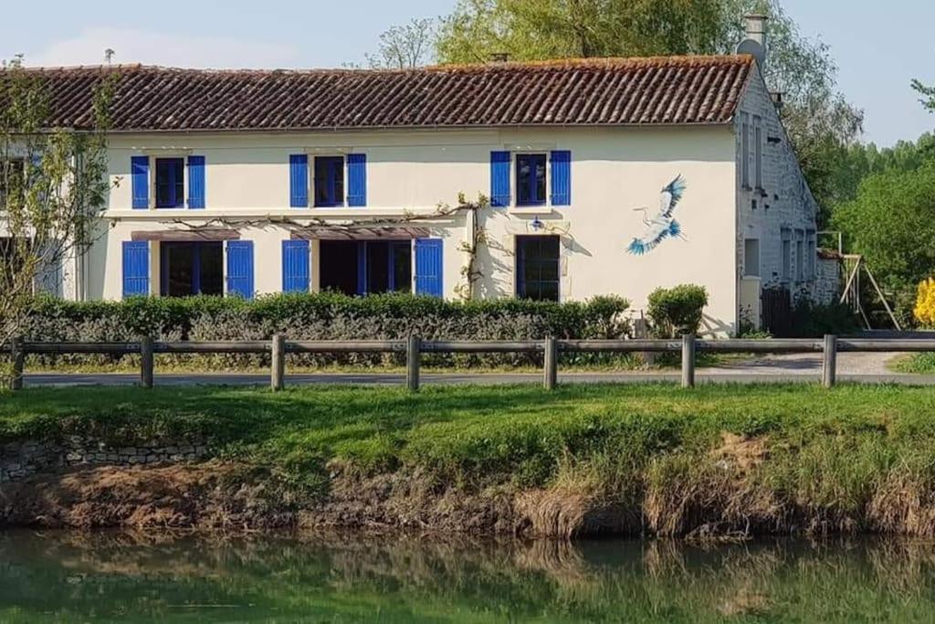 Le Logis Du Heron Coulon Bagian luar foto